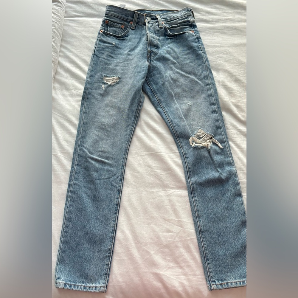 Women’s Levi’s 501 distressed skinny jeans